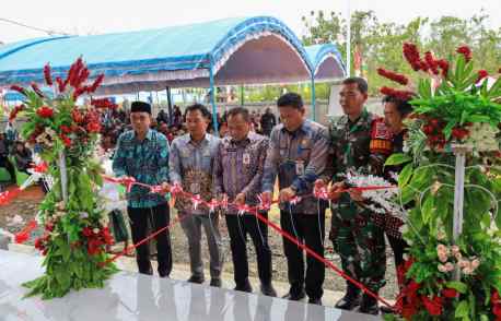 Kantor desa sari gadung kecamatan simpang empat diresmikan bupati tanah bumbu