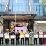 BPS MEMBERIKAN PENGHARGAAN KEPADA MEDIA CENTER KOMINFO KALSEL SEBAGAI MEDIA TERAKTIF MENYEBAR INFORMASI STATISTIK