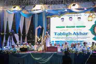 Pemkab Kotabaru Gelar Tabligh Akbar Bersama Habib Mustofa Al Haddar di Siring Laut