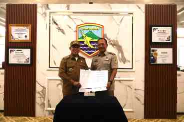 Bupati Kotabaru Serahkan Mobil Operasional Penunjang Kegiatan Kantor Pertanahan Kotabaru