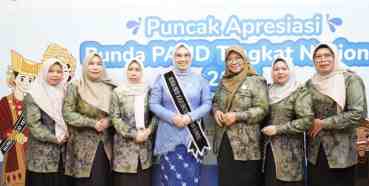 Hadiri Puncak Apresiasi Nasional 2025, Bunda PAUD Tanah Bumbu Dukung Wajib Belajar 1 Tahun Pra-Sekolah