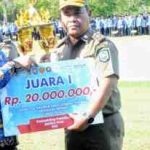 Pemprov Kalsel Serahkan Hadiah Kepada Para Pemenang Lomba Pos Keamanan Lingkungan