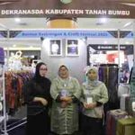 Tanah Bumbu Usung Tenun Pagatan di BSCF 2025, Motif Khas Karya Ketua Dekranasda Tarik Perhatian