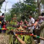 Tradisi Grebek Kampung Meriah di Kotabaru, Warga Berebut Tumpeng Hasil Bumi