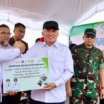 Gubernur Kalsel Serahkan Bantuan Pertanian dan Pupuk Bersubsidi untuk Barito Kuala
