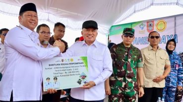 Gubernur Kalsel Serahkan Bantuan Pertanian dan Pupuk Bersubsidi untuk Barito Kuala